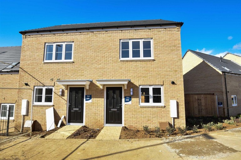Irthlingborough Road North, Wellingborough, NN8